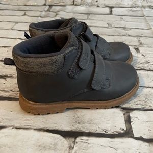 Boys Oshkosh 2 strap high top shoes